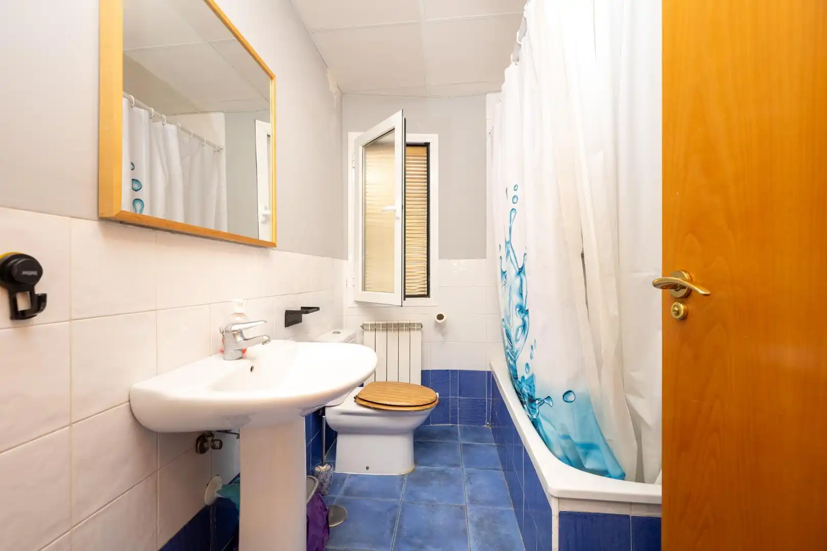 Bathroom of Flat for sale in Atarfe  with Air Conditioner, Heating and Private garden