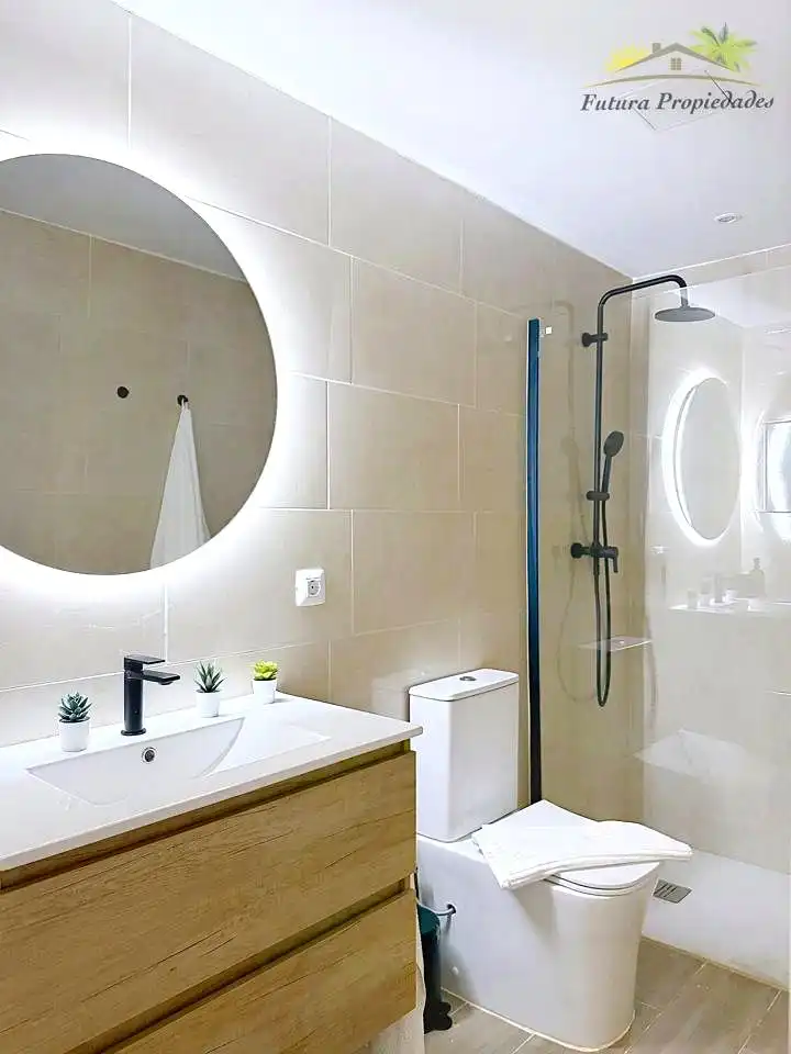 Badezimmer von Erdgeschoss zum Verkauf in Arrecife mit Möbliert