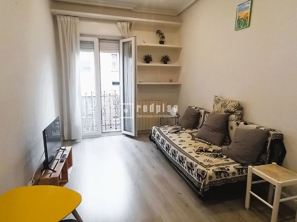 Habitación de Piso de alquiler en  Madrid Capital con Calefacción y Amueblado