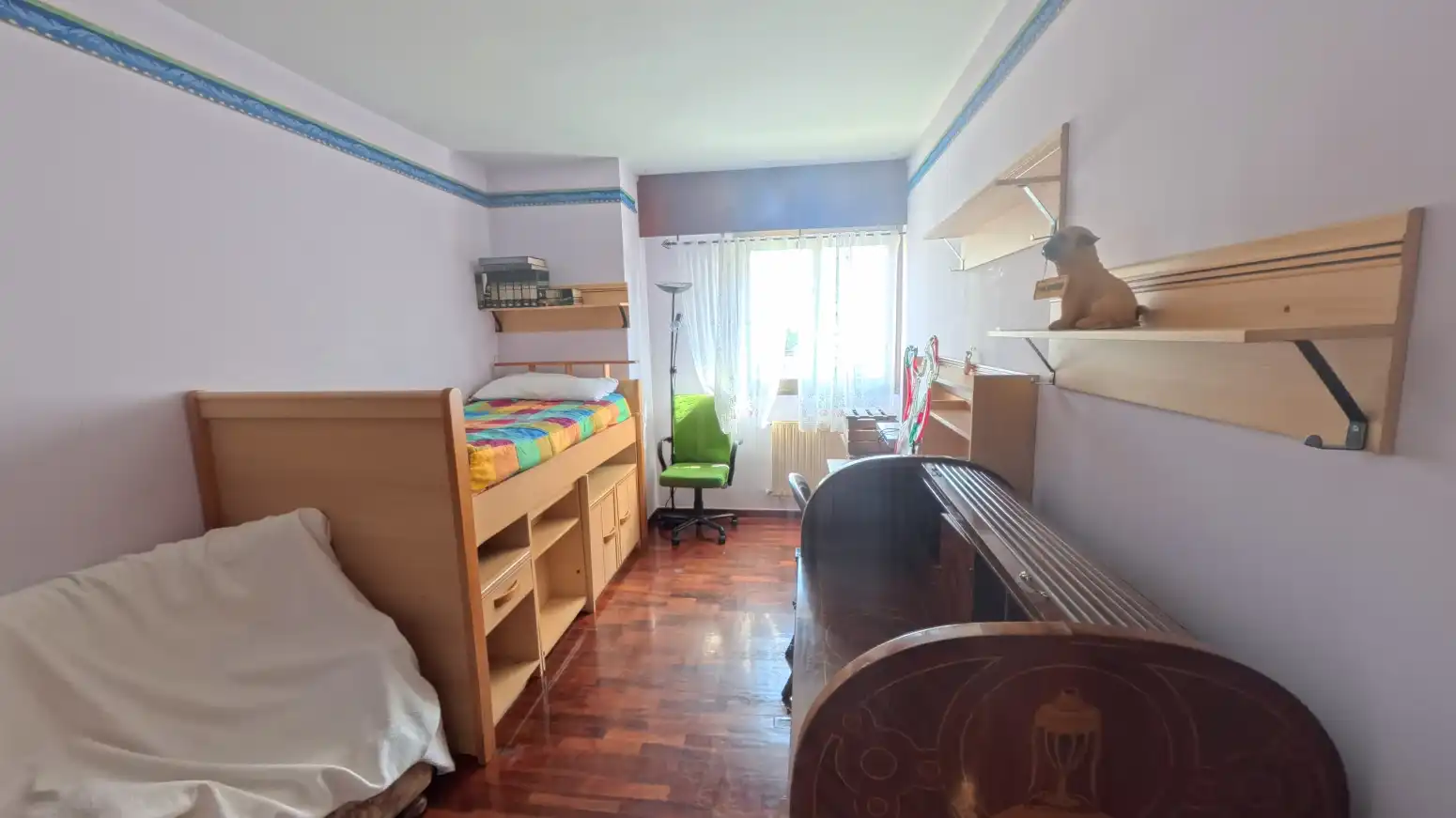 Habitación de Piso en venta en  Logroño con Calefacción, Parquet y Terraza