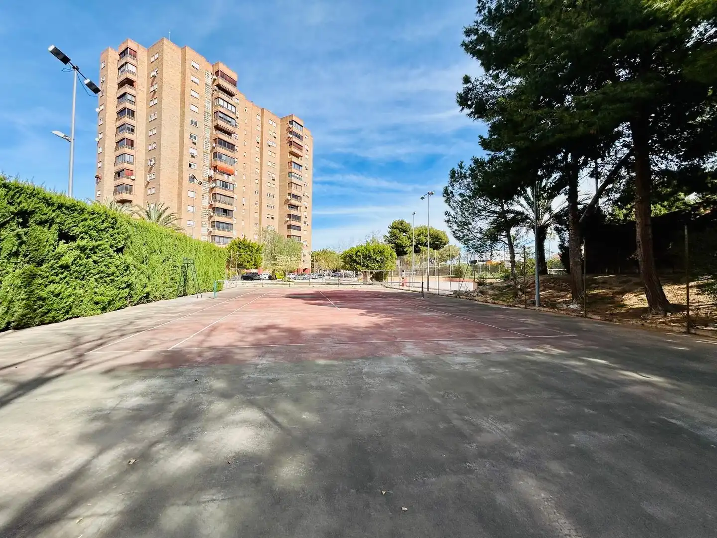 Vista exterior de Pis en venda en Alicante / Alacant amb Aire condicionat, Jardí privat i Moblat