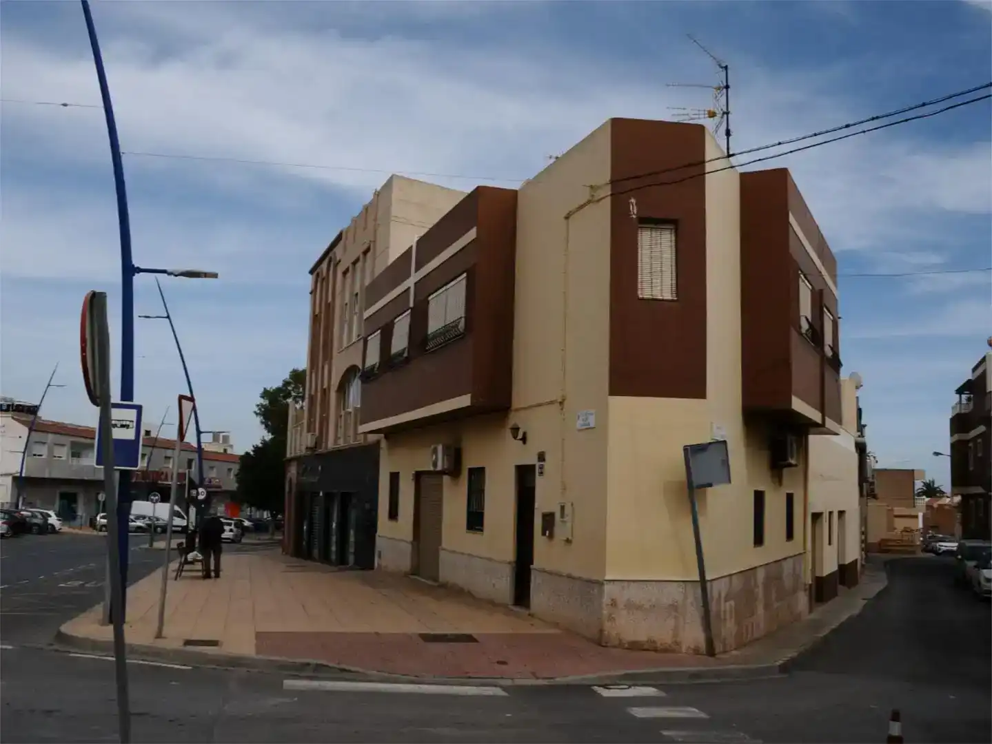 Vista exterior de Casa adosada en venda en  Almería Capital amb Aire condicionat
