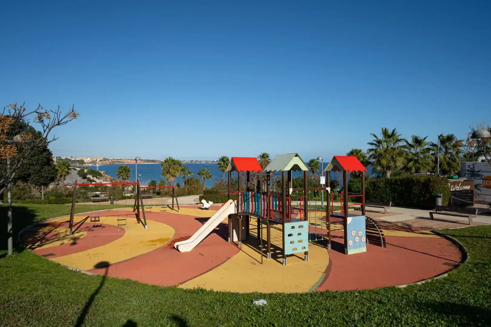 Aparcament de Pis de lloguer en Pilar de la Horadada amb Aire condicionat, Jardí privat i Piscina