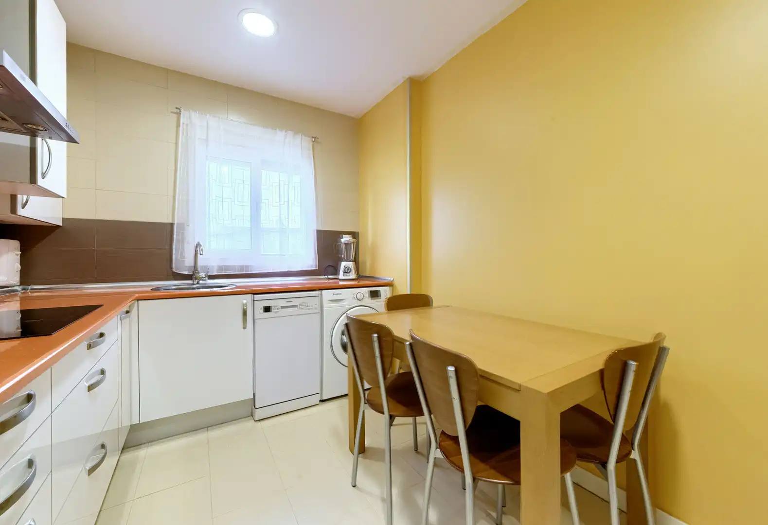 Cocina de Piso de alquiler en Bilbao  con Calefacción, Amueblado y Horno