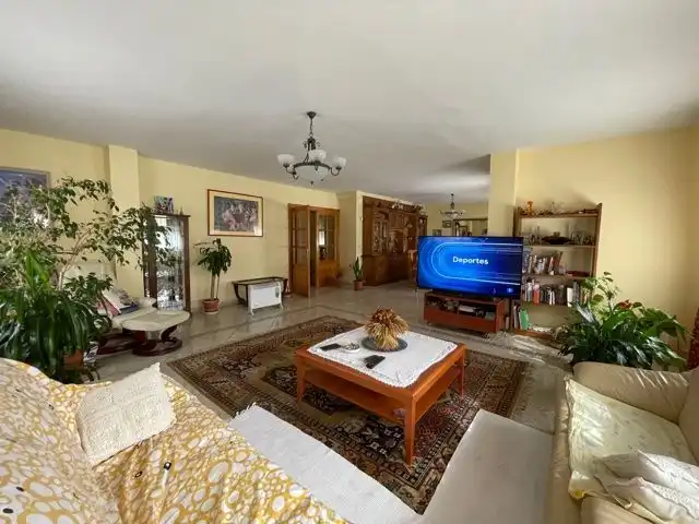 Sala d'estar de Casa o xalet en venda en Valdemorillo amb Calefacció, Jardí privat i Terrassa