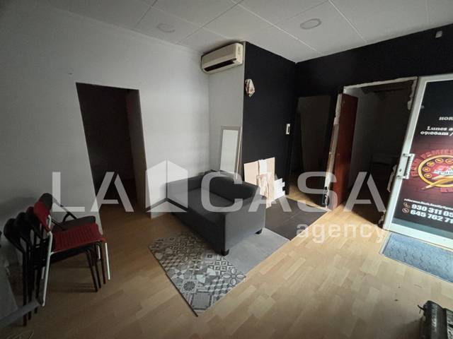 Local comercial en Venta en Carrer de Josep Miret en La Verneda i la Pau
