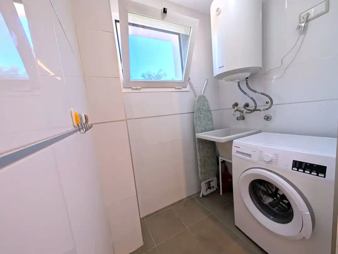 Bany de Apartament de lloguer en La Alcaidesa amb Aire condicionat, Calefacció i Jardí privat