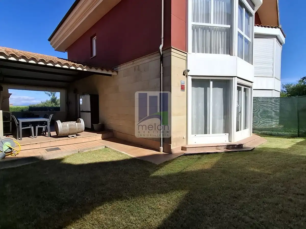 Vista exterior de Casa o xalet en venda en Cardeñadijo amb Traster