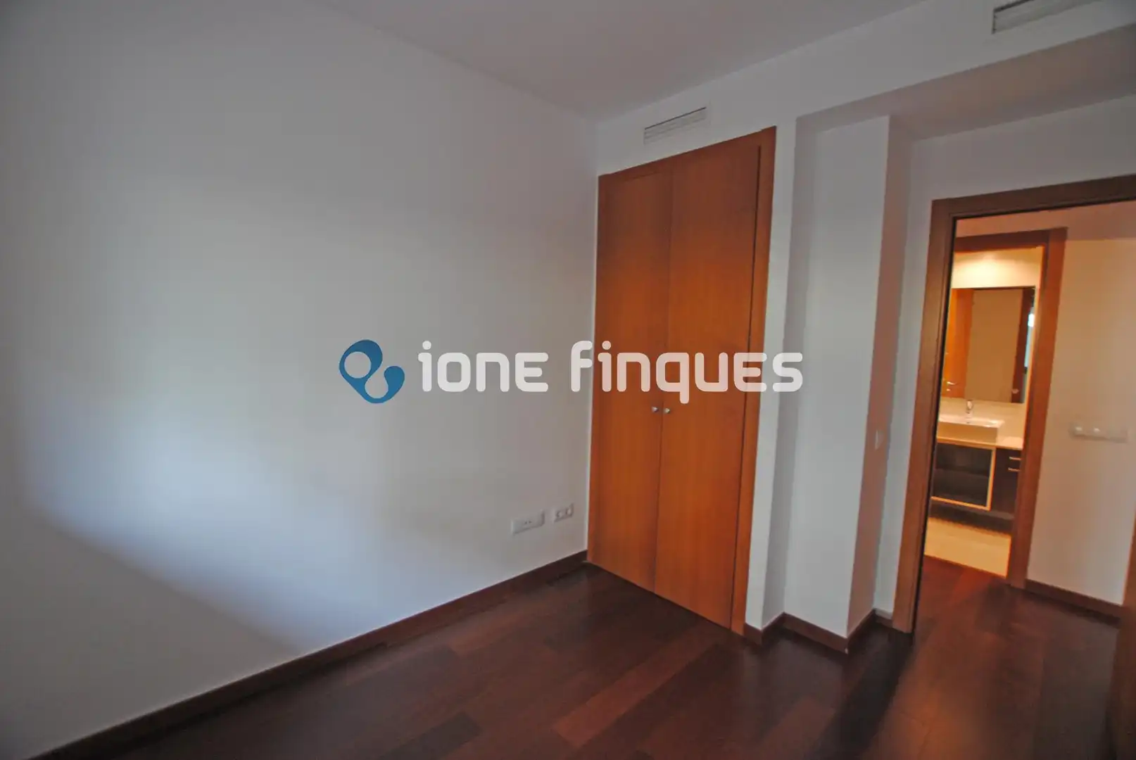 Schlafzimmer von Wohnung zum Verkauf in Sant Cugat del Vallès mit Heizung, Privatgarten und Terrasse
