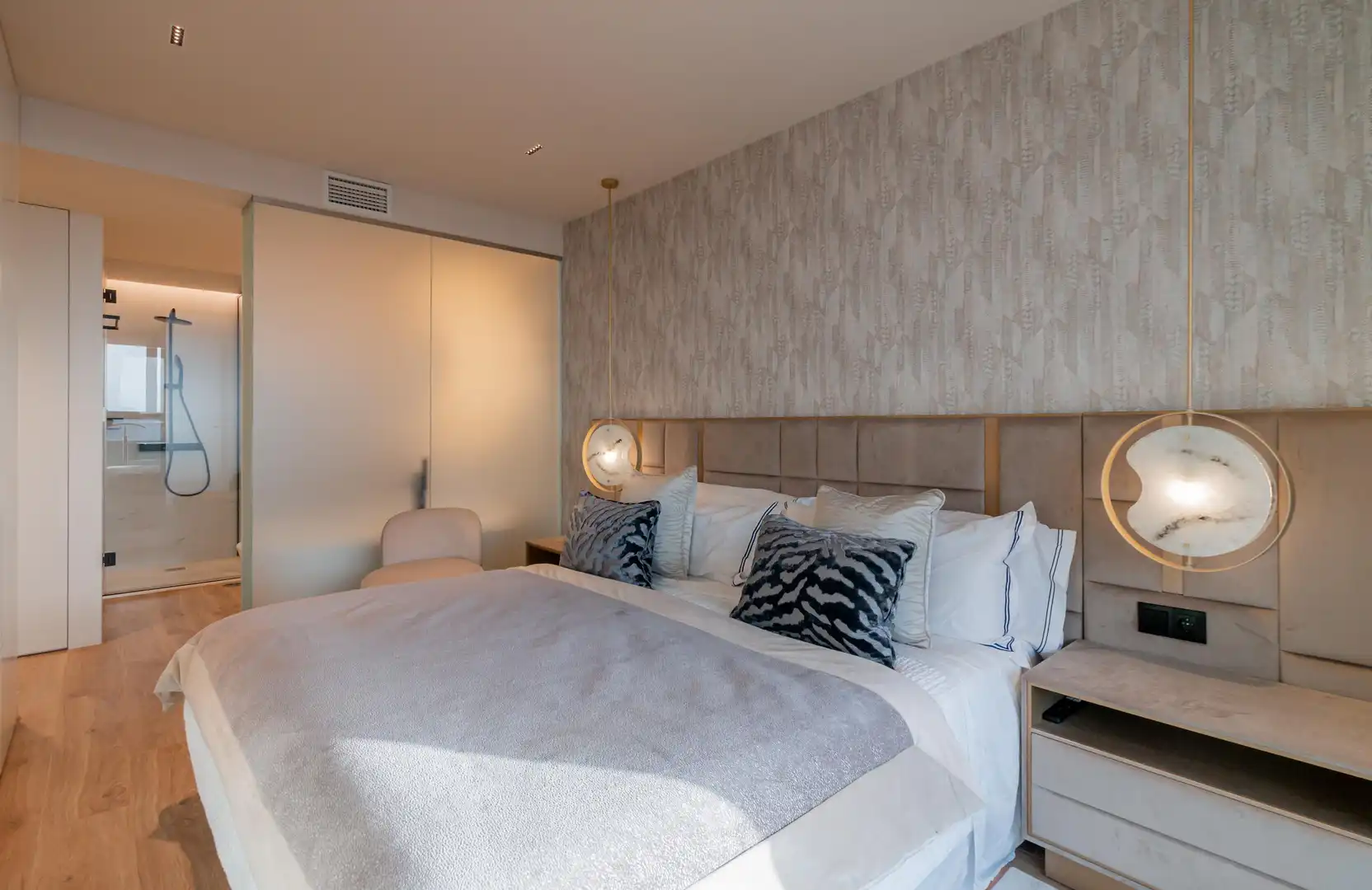Habitación de Apartamento en venta en Madrid con Calefacción, Jardín privado y Piscina comunitaria