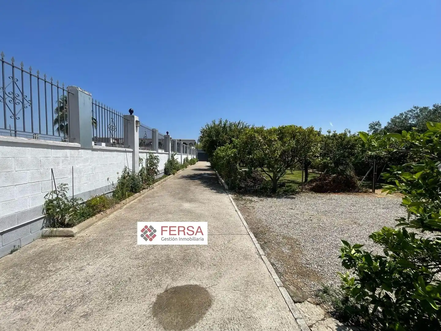 Vista exterior de Casa o xalet en venda en El Puerto de Santa María amb Aire condicionat, Calefacció i Jardí privat