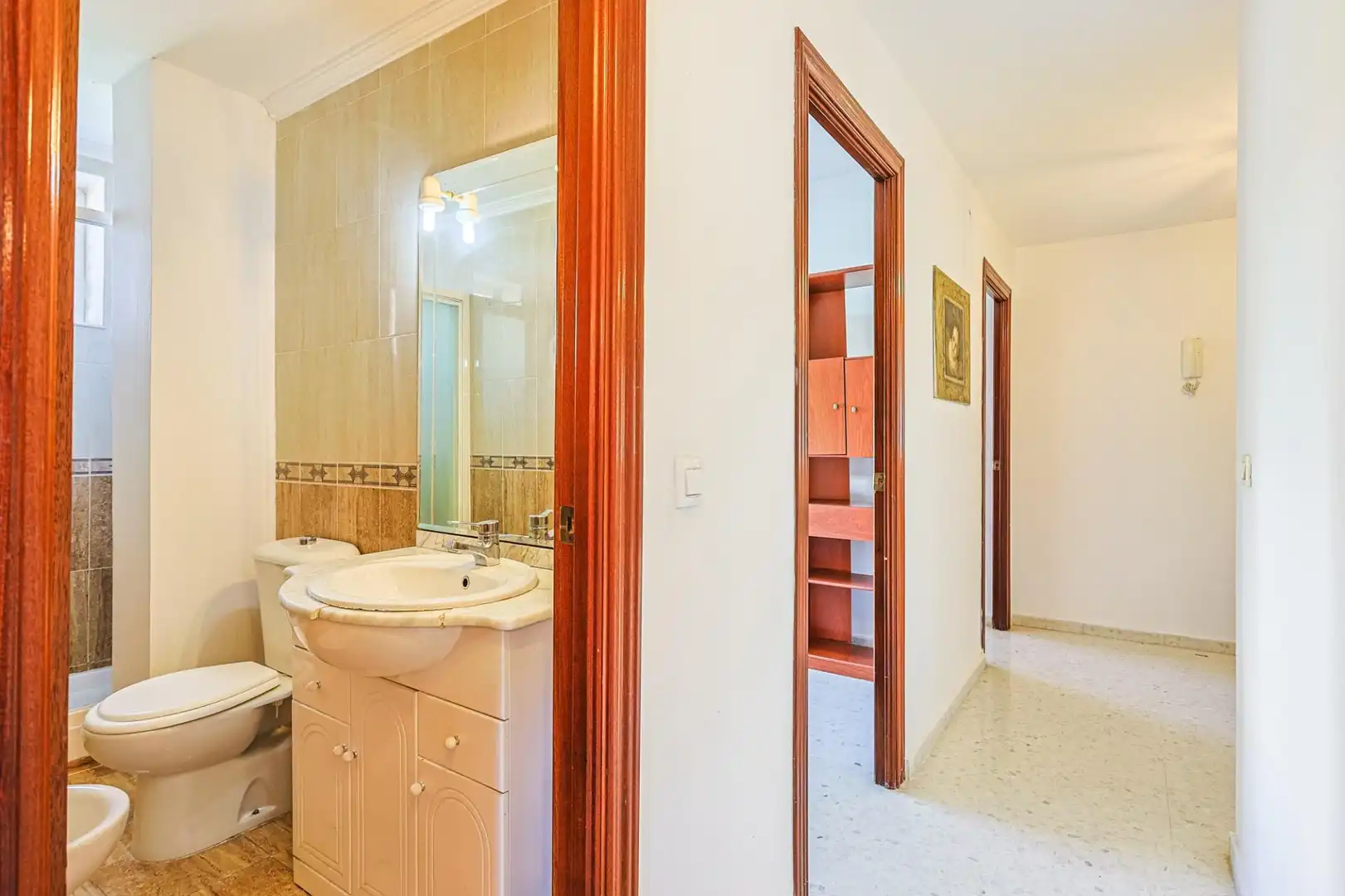 Bathroom of Flat for sale in Sevilla  with Air Conditioner and Furnished