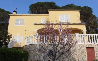 Vista exterior de Casa o xalet en venda en Tordera amb Aire condicionat, Terrassa i Piscina