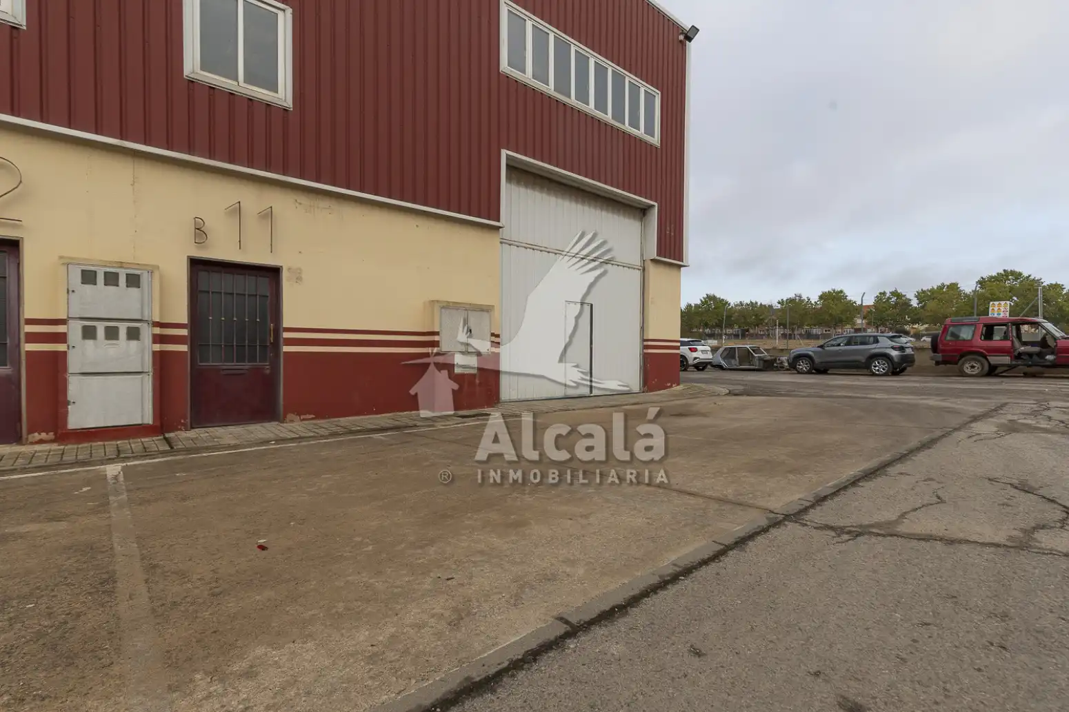 Exterior view of Industrial buildings for sale in Daganzo de Arriba, Madrid