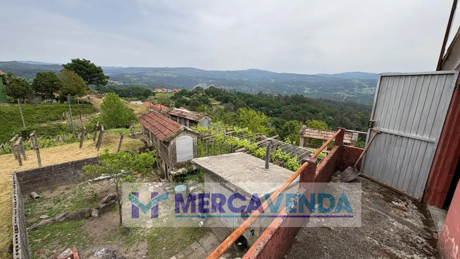 Casa adosada en venta en Mondariz con Calefacción, Jardín privado y Trastero