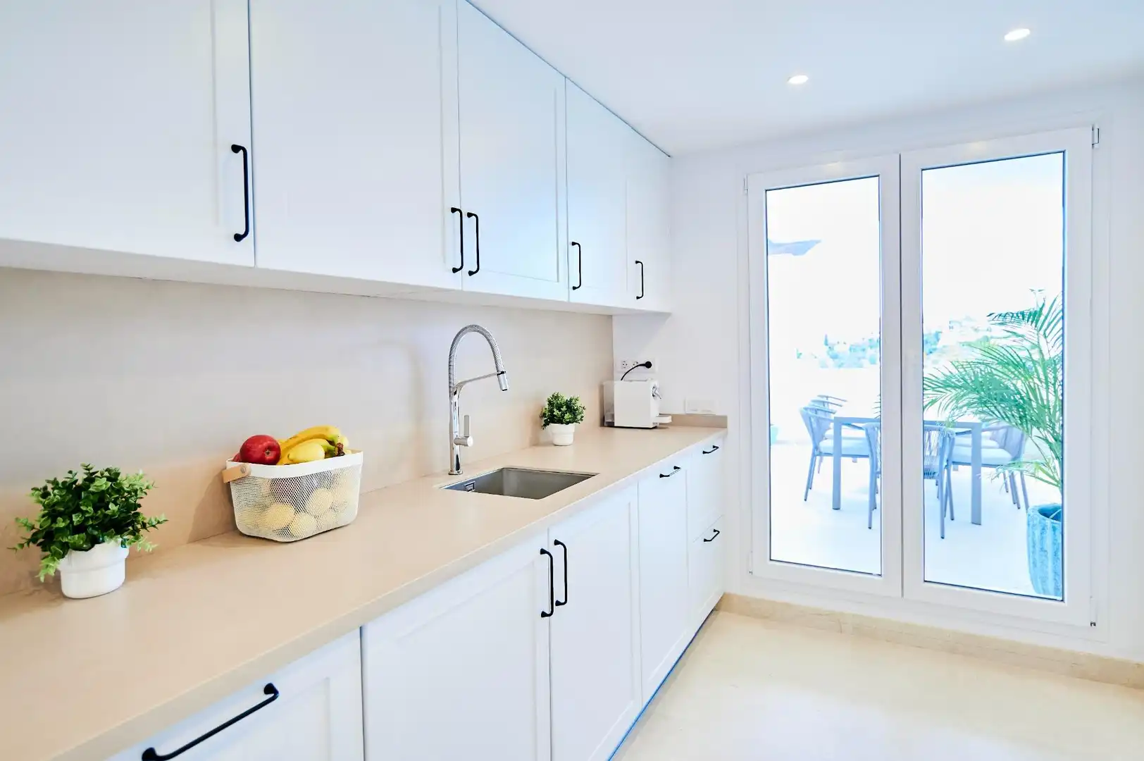 Cocina de Apartamento en venta en Marbella con Jardín privado, Terraza y Trastero