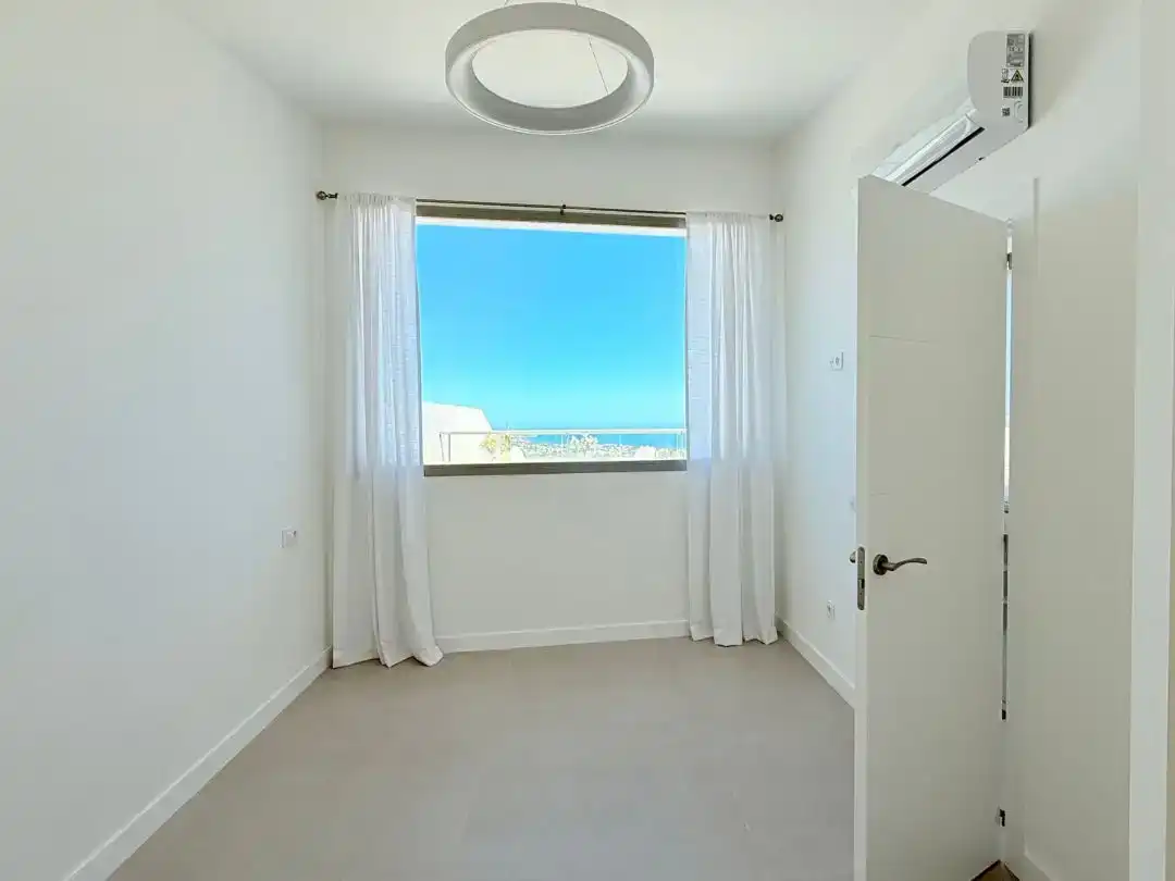 Dormitori de Casa adosada en venda en Calpe / Calp amb Aire condicionat, Piscina i Balcó