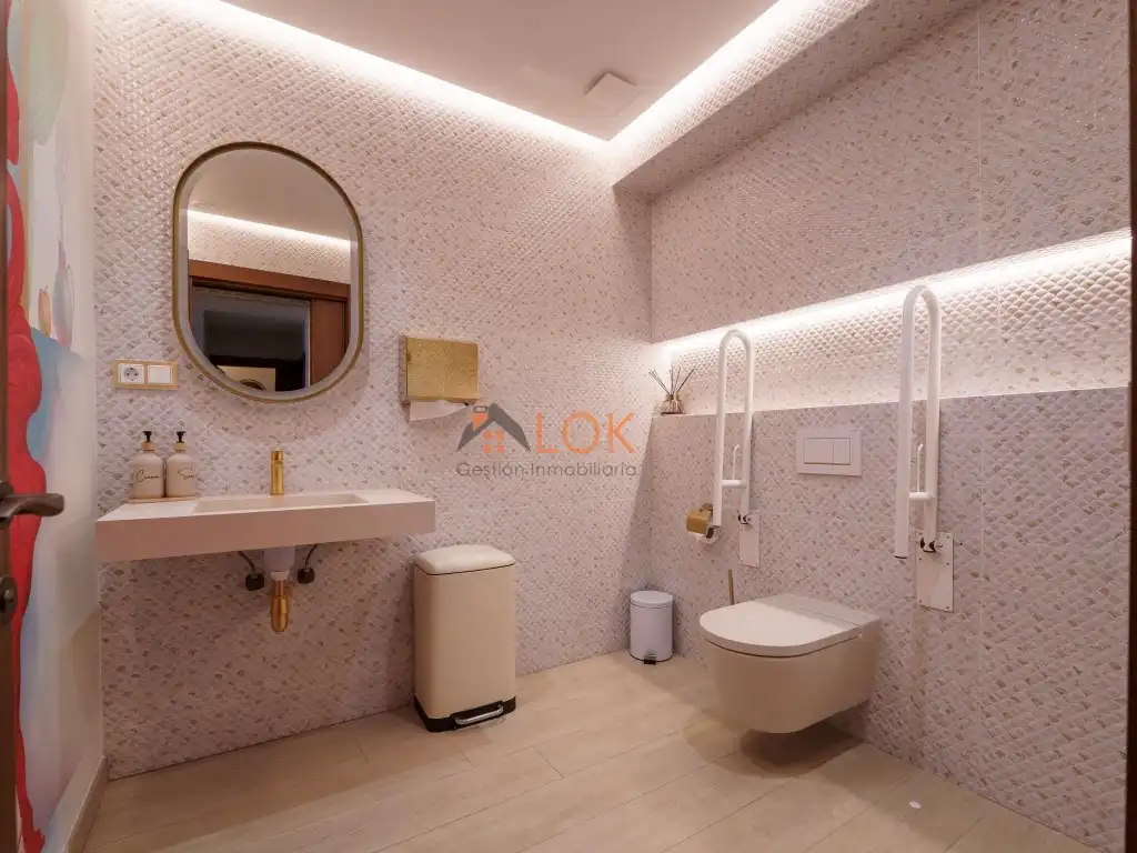 Bathroom of Commercial properties for sale in Torremolinos