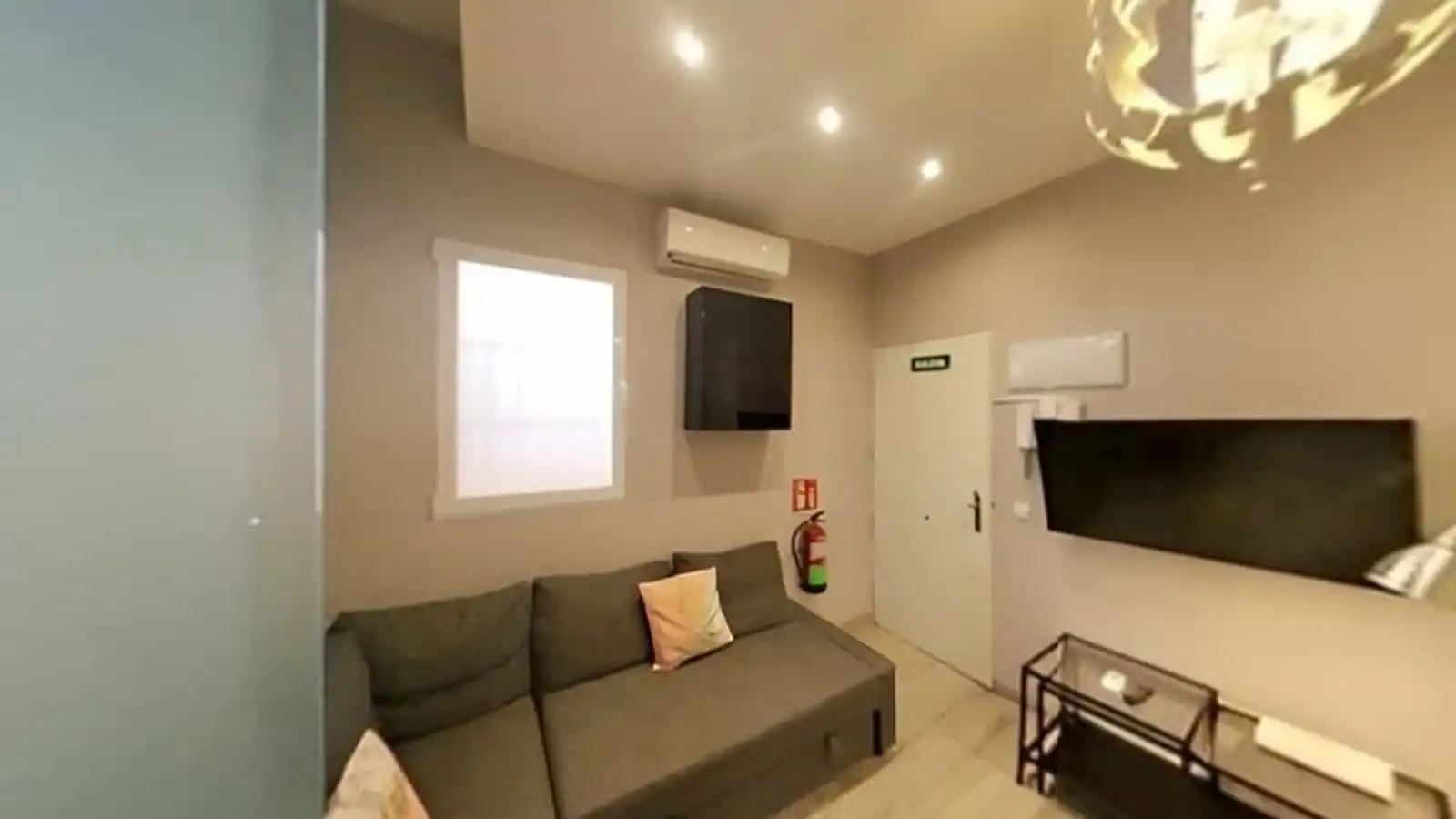 Flat with lift to rent in Ronda de Valencia, imagen 2