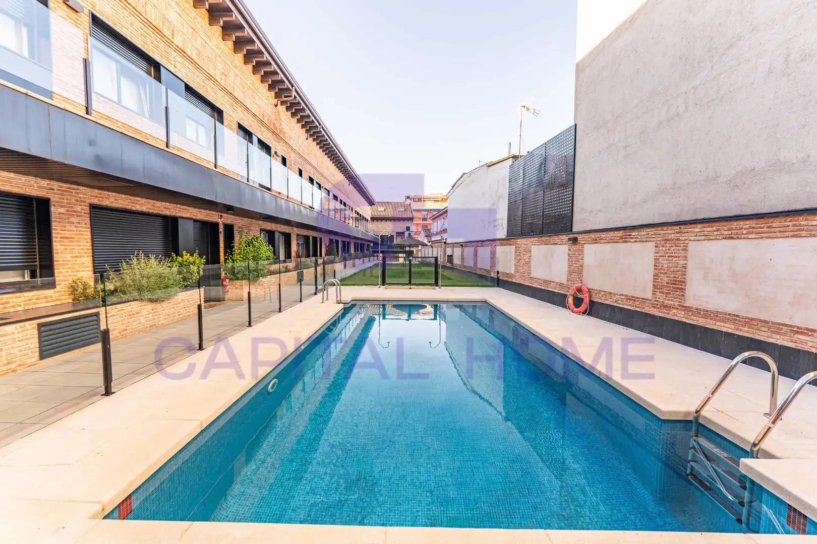 Piscina de Dúplex en venta en Navalcarnero con Calefacción, Trastero y Amueblado
