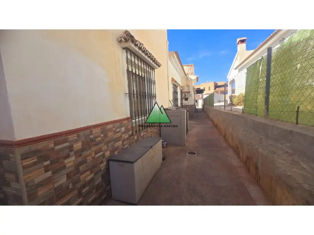 Vista exterior de Casa o xalet en venda en Alcaucín amb Jardí privat i Terrassa