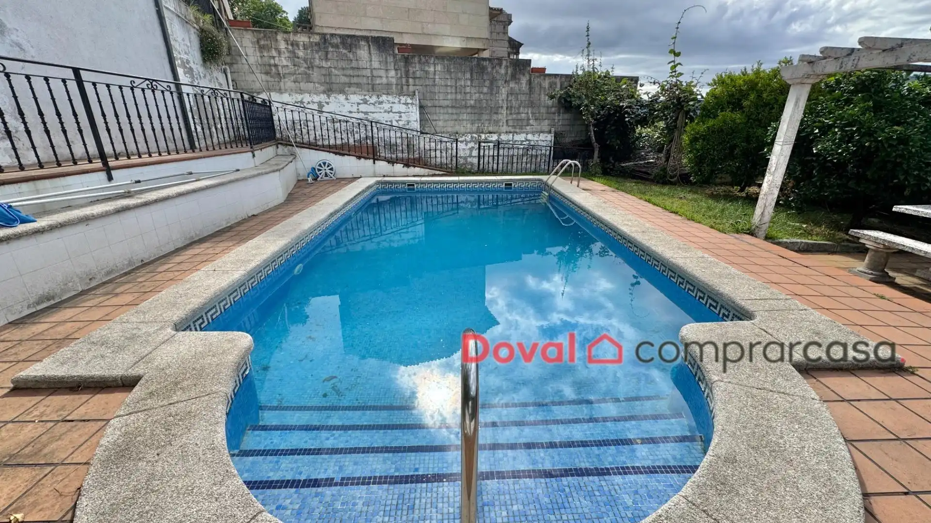 Piscina de Casa o xalet en venda en Redondela amb Calefacció, Traster i Piscina
