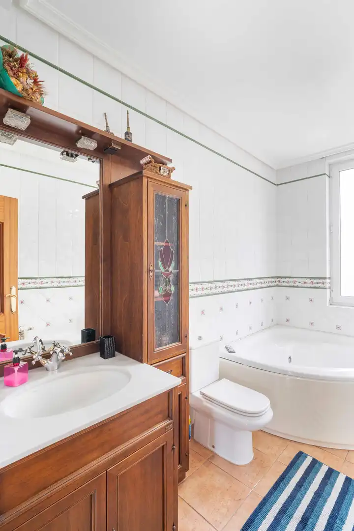 Baño de Casa o chalet en venta en A Coruña Capital  con Calefacción, Jardín privado y Parquet