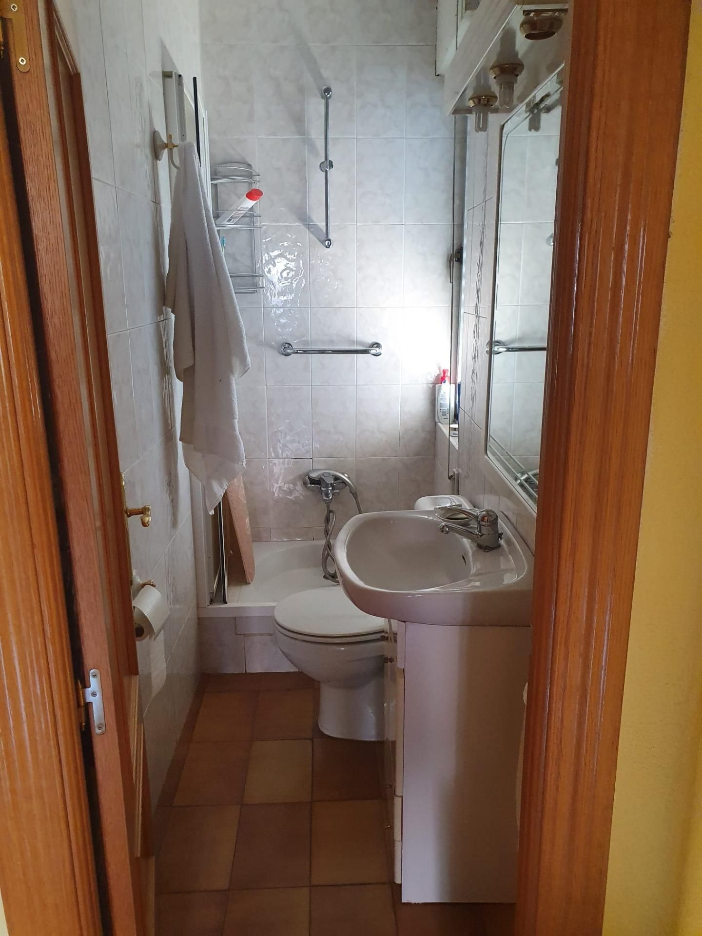 Bathroom of Apartment for sale in Ponferrada