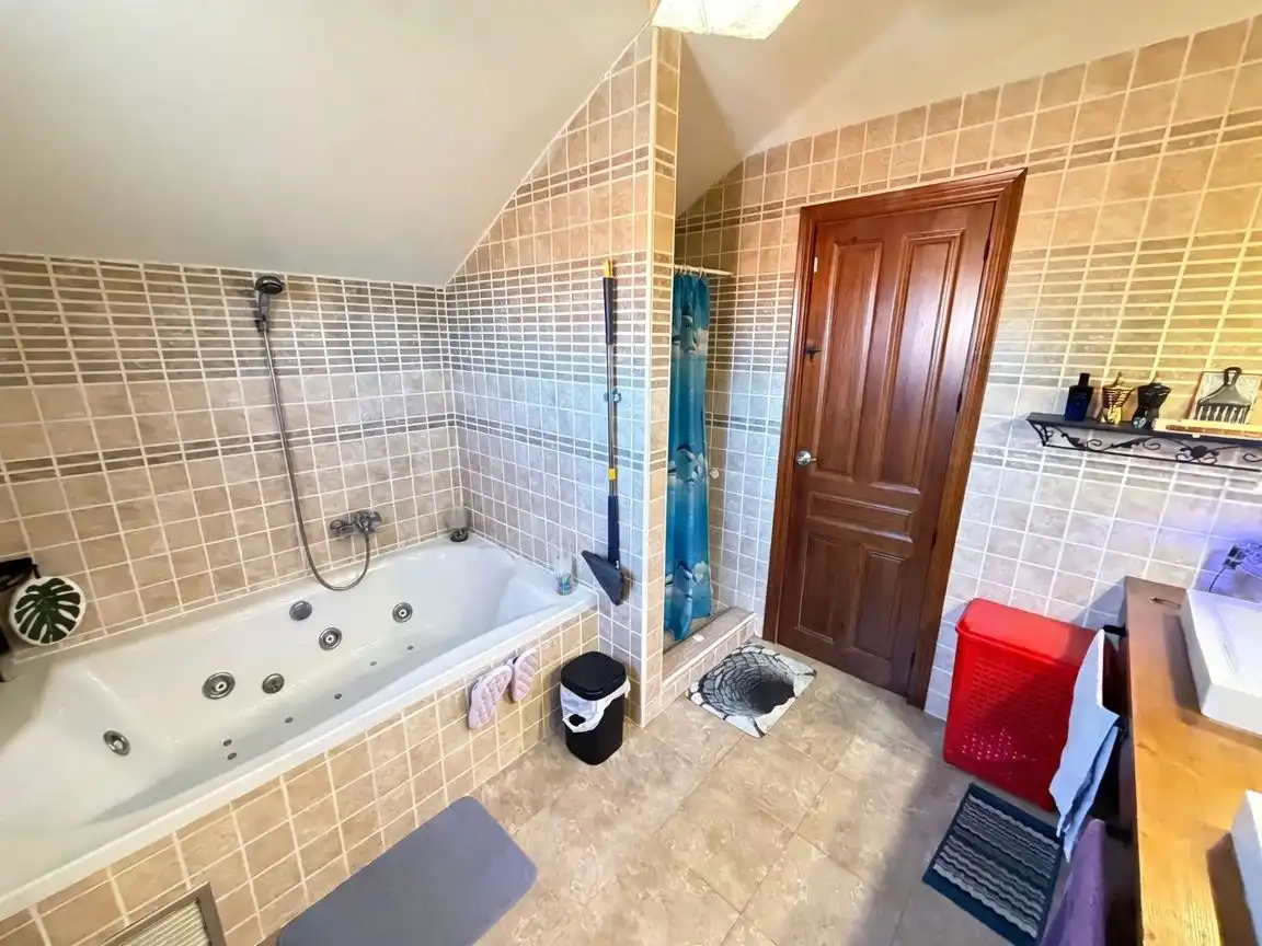 Baño de Casa o chalet en venta en Chiloeches con Aire acondicionado, Calefacción y Jardín privado