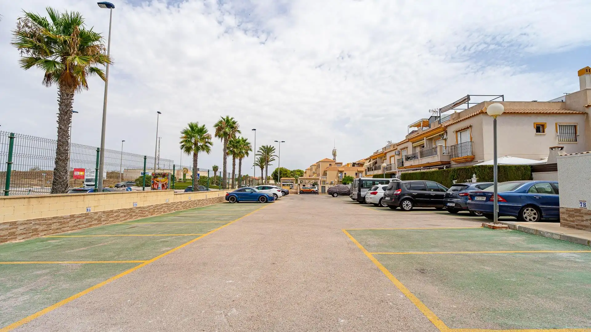 Aparcament de Casa o xalet en venda en Torrevieja amb Moblat, Balcó i Piscina comunitària