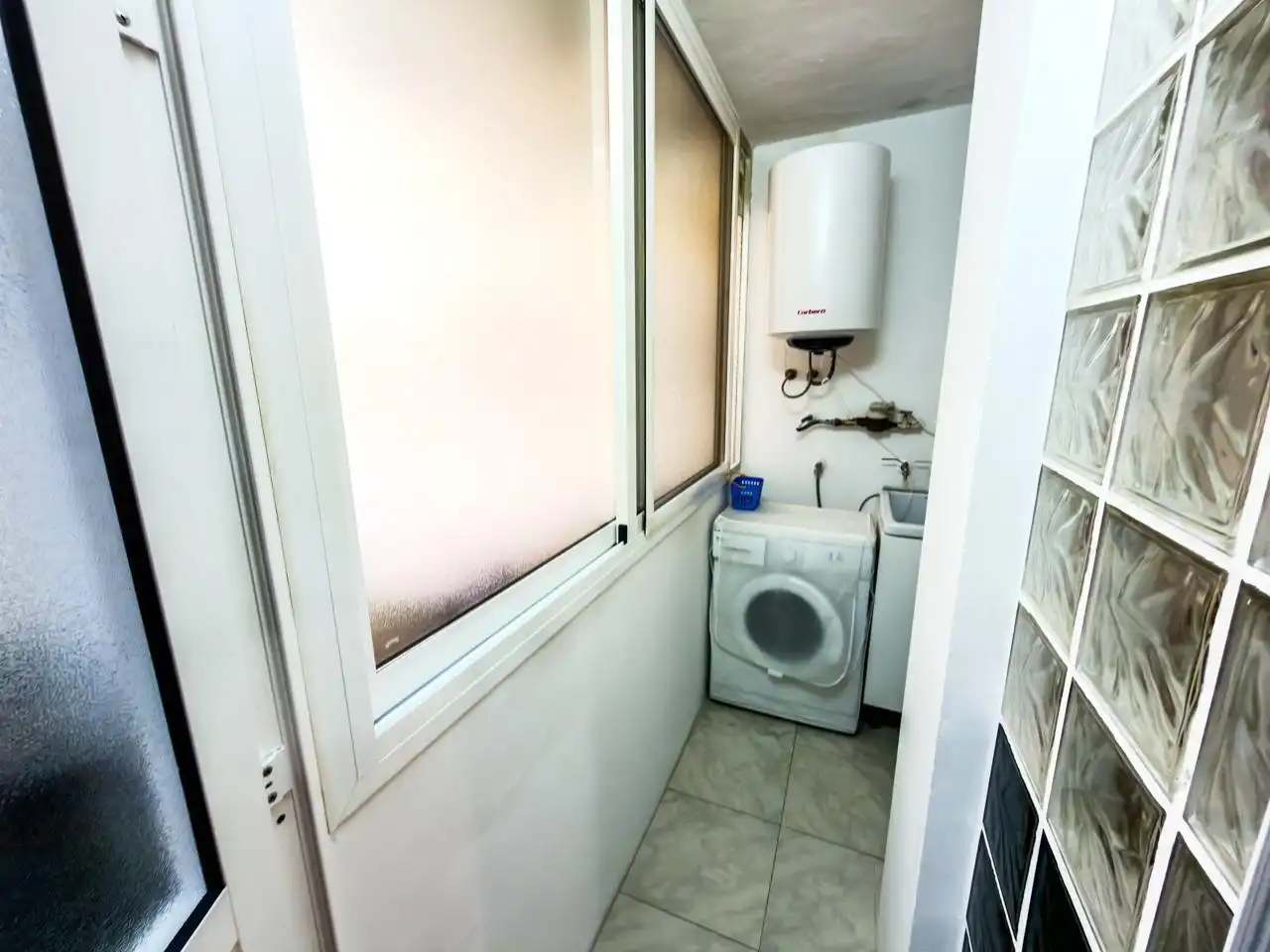 Bathroom of Flat for sale in Canals  with Air Conditioner and Balcony
