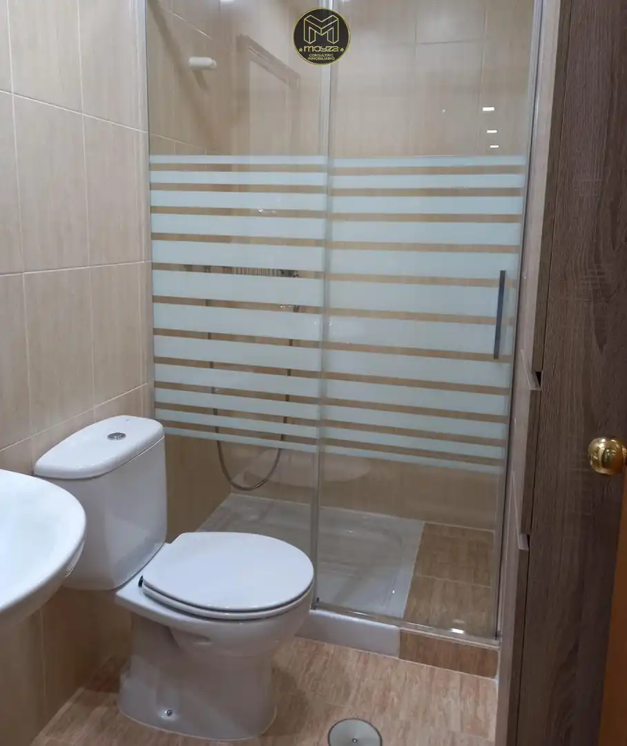 Bathroom of Flat for sale in Bailén  with Air Conditioner, Furnished and Balcony