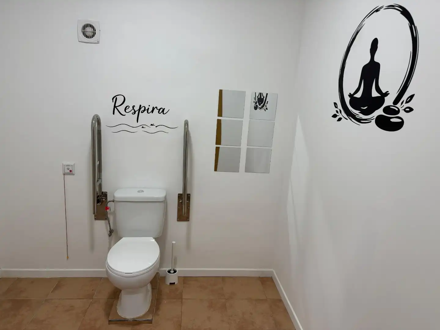 Bathroom of Commercial properties for rent in Armilla