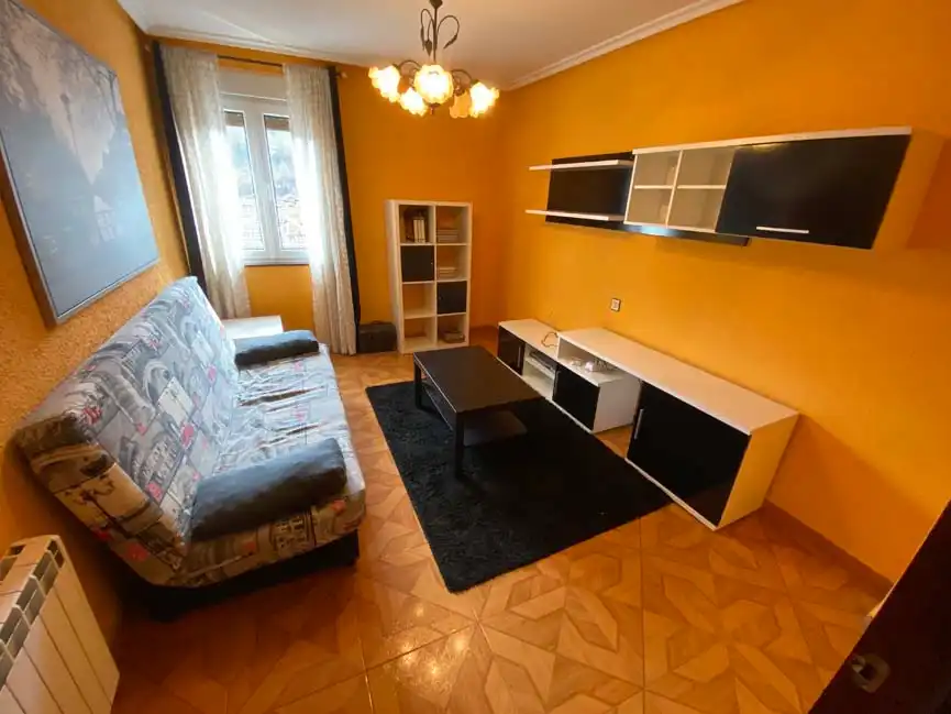 Sala de estar de Piso de alquiler en San Martín del Rey Aurelio con Calefacción, Amueblado y Horno