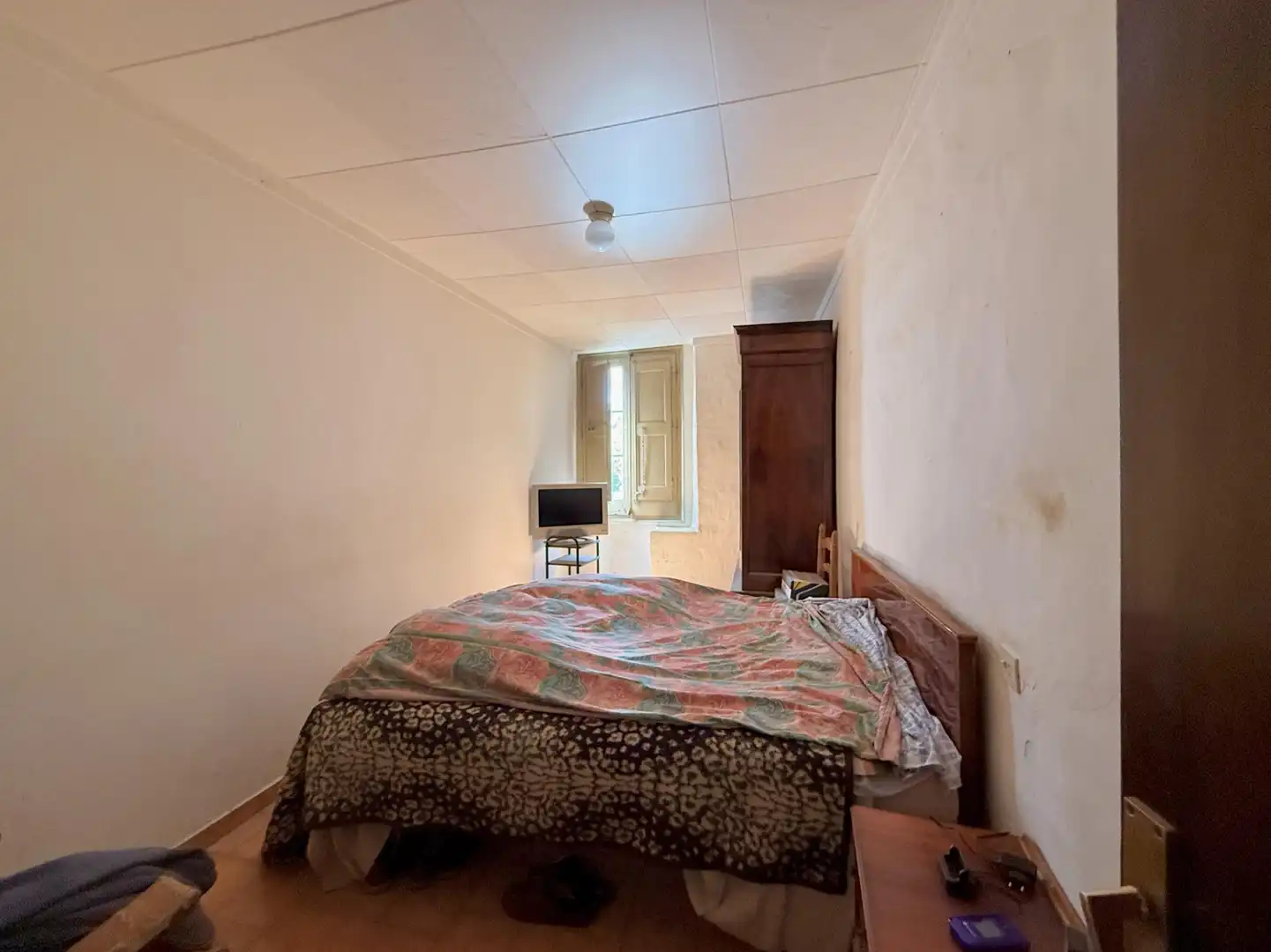 Schlafzimmer von Country house zum Verkauf in Boadella i les Escaules mit Heizung, Terrasse und Abstellraum