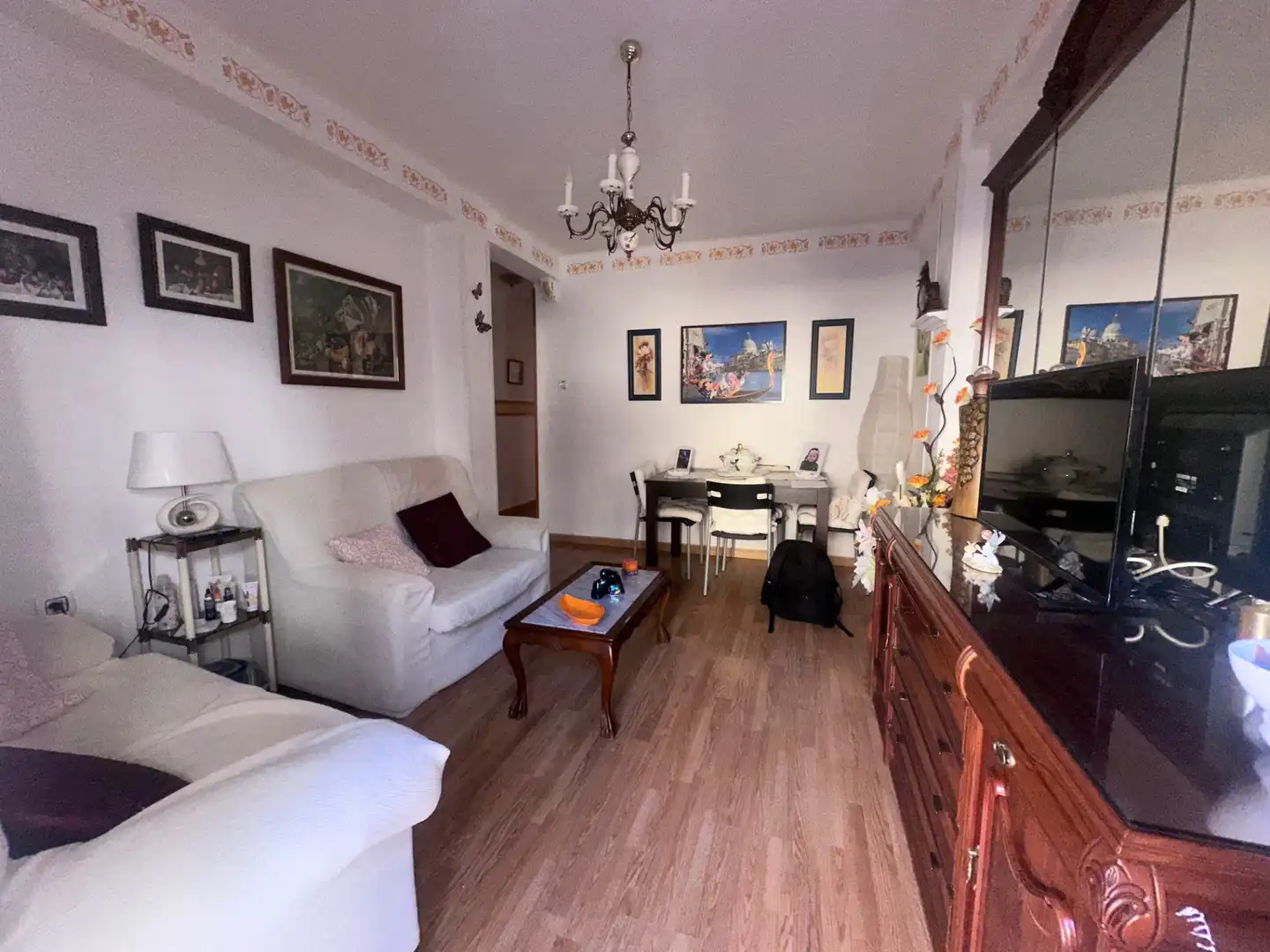 Sala d'estar de Pis en venda en Vélez-Málaga amb Parquet, Terrassa i Moblat