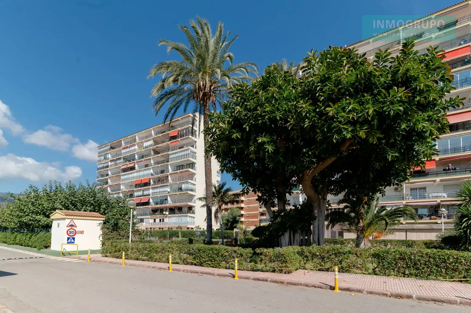 Vista exterior de Pis en venda en Benicasim / Benicàssim amb Terrassa i Piscina comunitària