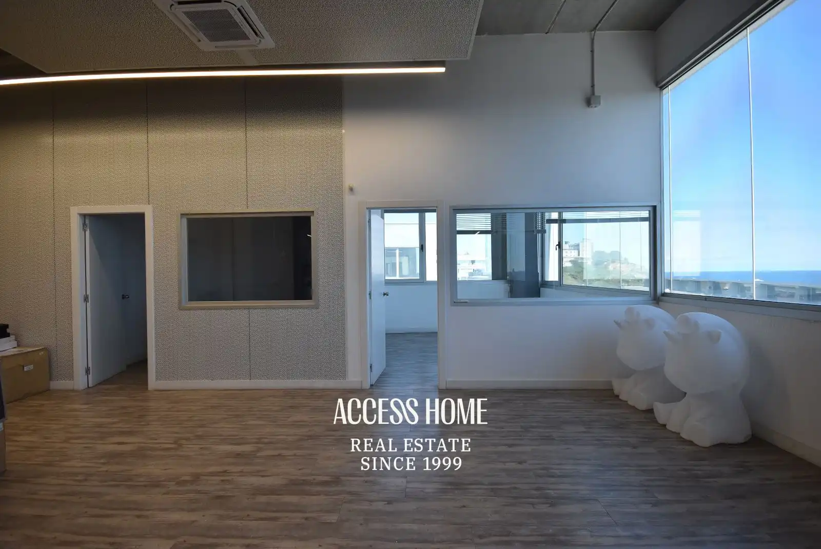 Office for sale in Badalona  with Air Conditioner and Heating