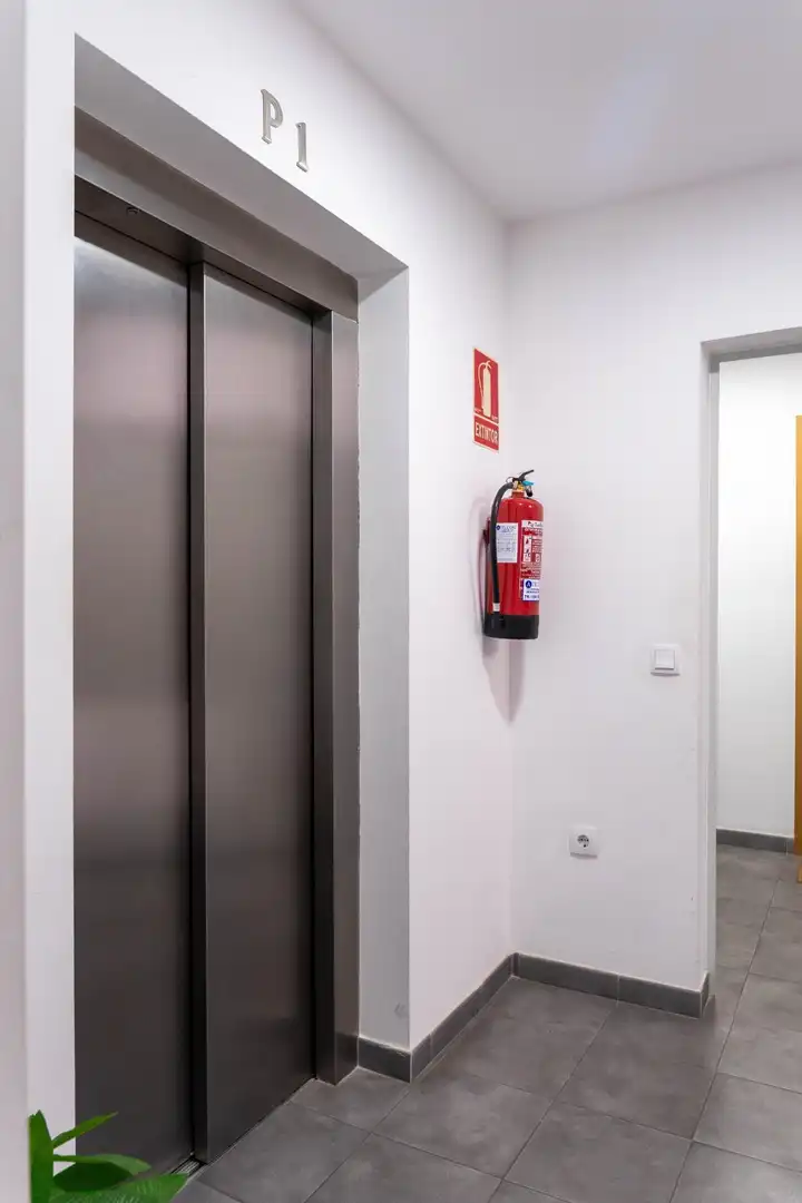 Piso en venta en Tomares con Aire acondicionado, Calefacción y Jardín privado