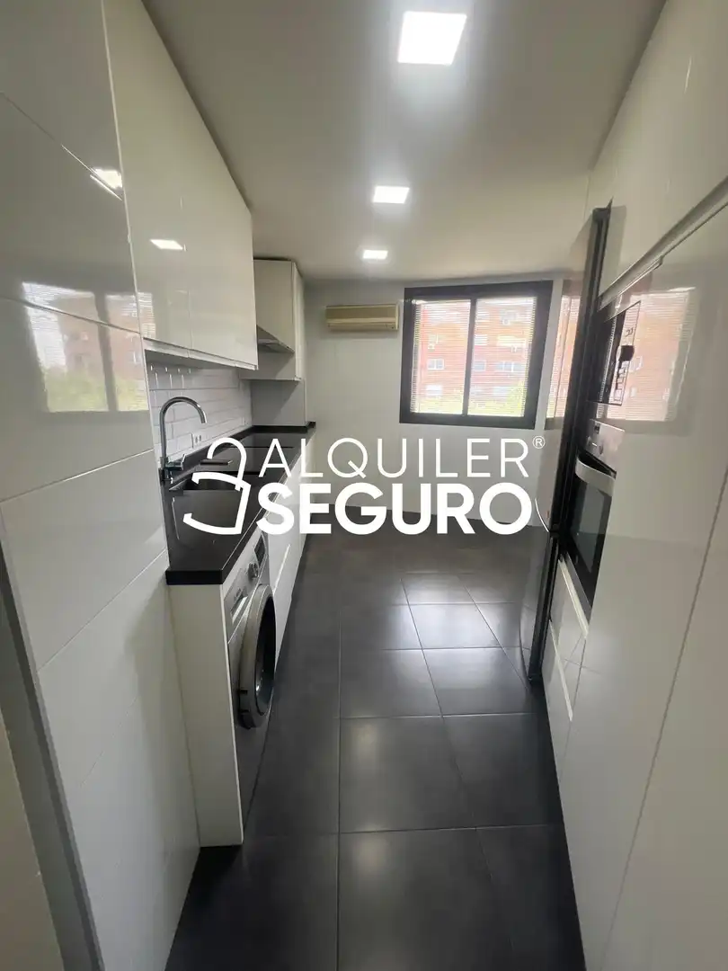 Kitchen of Flat for rent in Madrid  with Air Conditioner and Heating
