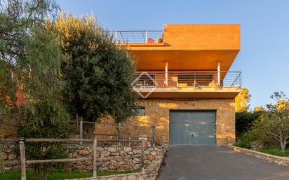 Vista exterior de Casa o xalet en venda en Begues amb Aire condicionat, Calefacció i Jardí privat