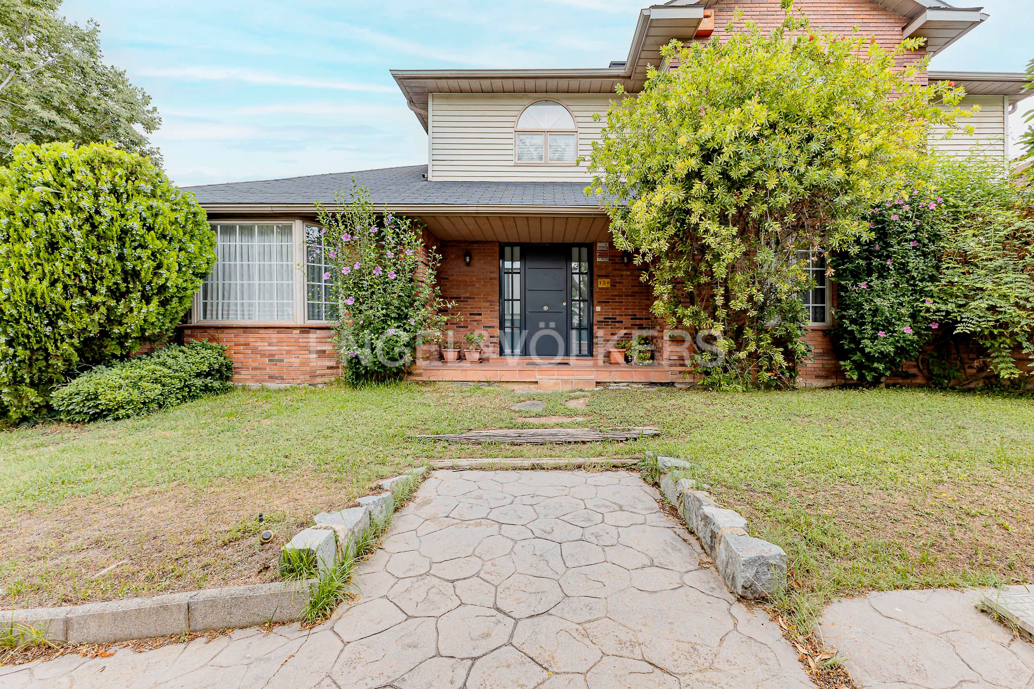 Exterior view of House or chalet for sale in Sant Cugat del Vallès  with Air Conditioner, Heating and Private garden