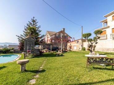 Casa con balcón en venta en Camiño a Fragoselo
