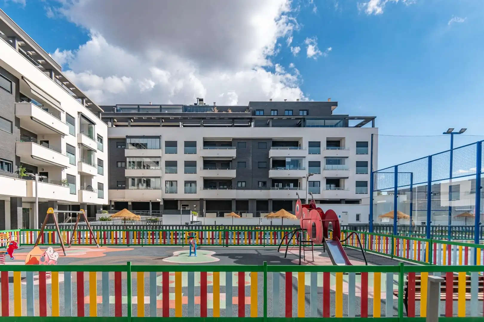 Vista exterior de Pis en venda en Armilla amb Calefacció, Terrassa i Traster