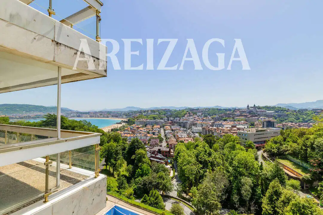 Vista exterior de Piso en venta en Donostia - San Sebastián  con Calefacción, Terraza y Trastero