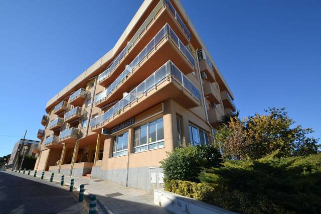 Local comercial en Alquiler en Avenida U D'OCTUBRE DE L', 12 en L'Ametlla de Mar pueblo