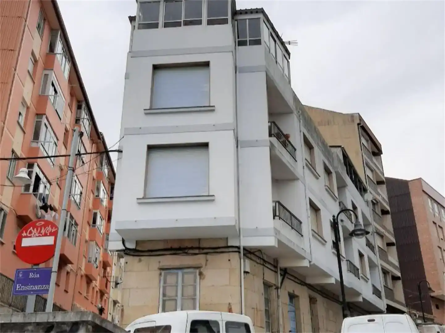 Vista exterior de Pis en venda en Cangas  amb Balcó