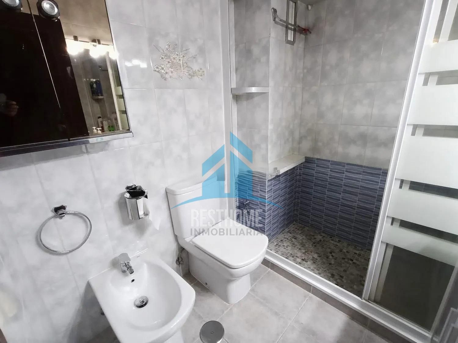 Bathroom of Flat for sale in  Madrid Capital  with Heating, Terrace and Storage room