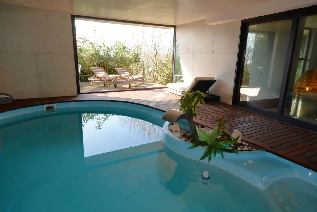 Piscina de Casa o xalet en venda en Donostia - San Sebastián  amb Aire condicionat, Calefacció i Jardí privat