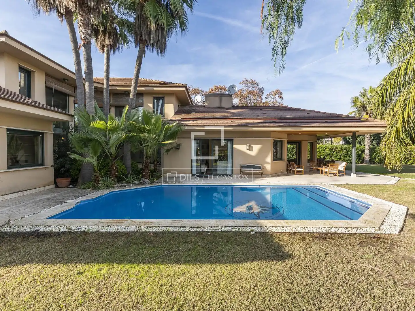 Piscina de Casa o chalet en venta en Sitges con Aire acondicionado, Calefacción y Jardín privado